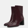 Stiefel mit hohem Absatz Stiefel mit hohem Absatz
