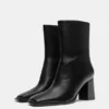 Stiefel mit hohem Absatz Stiefel mit hohem Absatz