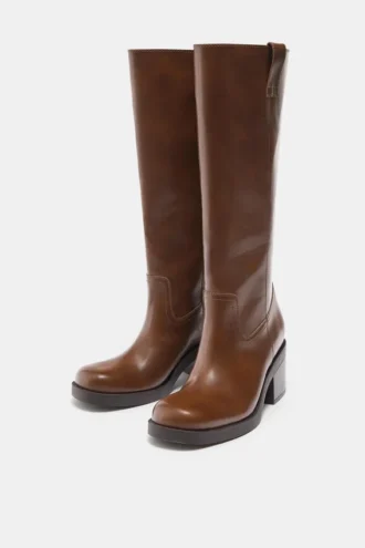 Stiefel mit hohem Absatz