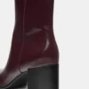 Stiefel mit hohem Absatz Stiefel mit hohem Absatz