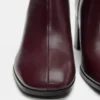 Stiefel mit hohem Absatz Stiefel mit hohem Absatz