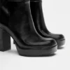 Stiefel mit hohem Absatz und Plateau