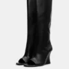 Stiefel mit hohem Keilabsatz