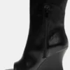 Stiefel mit hohem Keilabsatz
