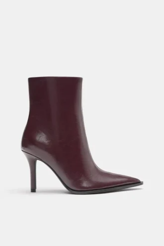 Stiefel mit Stilettoabsatz Stiefel mit Stilettoabsatz
