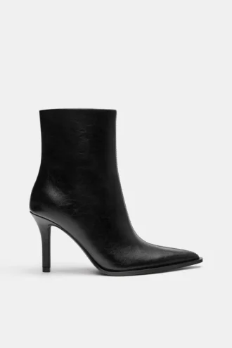 Stiefel mit Stilettoabsatz Stiefel mit Stilettoabsatz