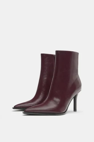 Stiefel mit Stilettoabsatz Stiefel mit Stilettoabsatz