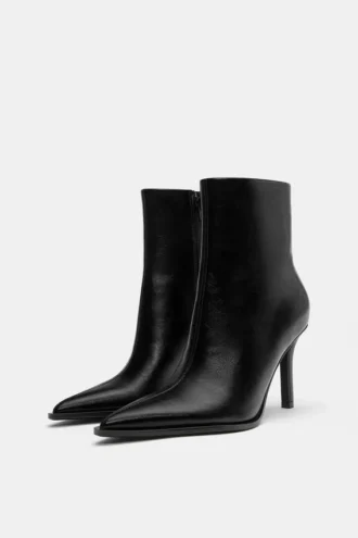 Stiefel mit Stilettoabsatz Stiefel mit Stilettoabsatz