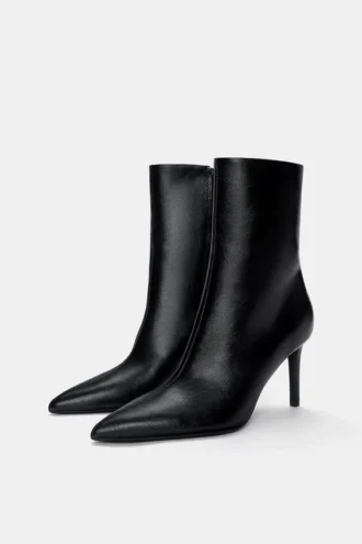 Stiefel mit Stilettoabsatz Stiefel mit Stilettoabsatz