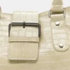 Strukturierte Schultertasche mit Schnalle Strukturierte Schultertasche mit Schnalle