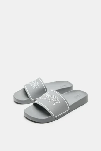 STWD gummierte Sandalen
