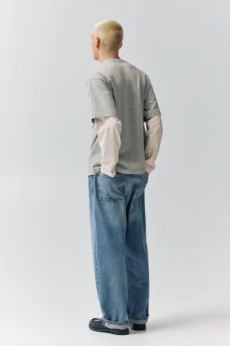 T-Shirt mit doppelten Ärmeln und Aufnähern