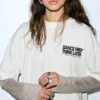 T-Shirt mit doppelten Ärmeln und Slogan T-Shirt mit doppelten Ärmeln und Slogan