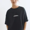 T-Shirt mit gesticktem Slogan-Etikett T-Shirt mit gesticktem Slogan-Etikett