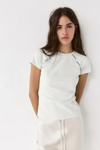 T-Shirt mit Knopfdetail