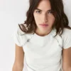 T-Shirt mit Knopfdetail T-Shirt mit Knopfdetail
