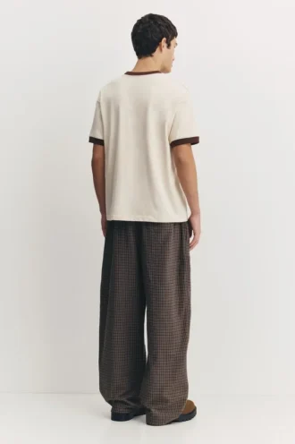 T-Shirt mit kontrastierendem Aufdruck und Rippbündchen
