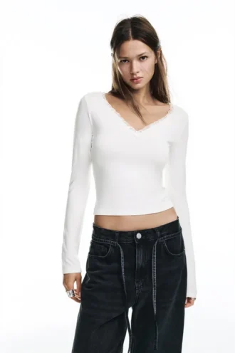 T-Shirt mit Spitzenbesatz am Ausschnitt T-Shirt mit Spitzenbesatz am Ausschnitt