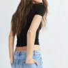 T-Shirt mit V-Ausschnitt T-Shirt mit V-Ausschnitt