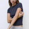 Tailliertes Kurzarm-T-Shirt Tailliertes Kurzarm-T-Shirt
