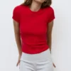 Tailliertes Kurzarm-T-Shirt Tailliertes Kurzarm-T-Shirt