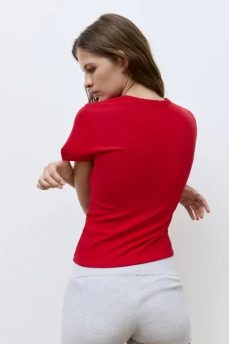 Tailliertes Kurzarm-T-Shirt