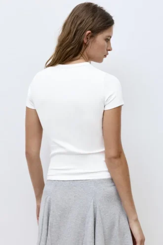 Tailliertes Kurzarm-T-Shirt