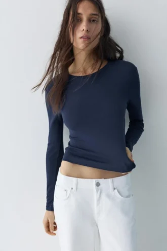 Tailliertes Langarm-T-Shirt