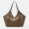 Tote-Tasche aus Kunstleder mit Riemendetails Tote-Tasche aus Kunstleder mit Riemendetails