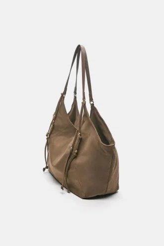 Tote-Tasche aus Kunstleder mit Riemendetails Tote-Tasche aus Kunstleder mit Riemendetails