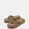 Voluminöse flache Sandalen