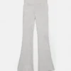 Weiche, ausgestellte Hose