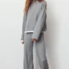 Weiche, gerade geschnittene Hose