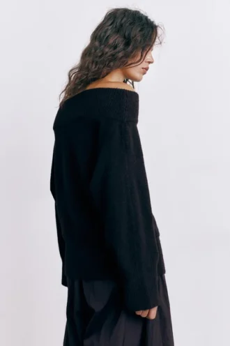 Weicher Strickpullover im Bardot-Stil Weicher Strickpullover im Bardot-Stil