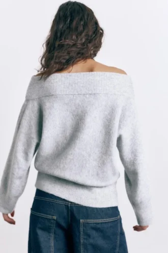 Weicher Strickpullover im Bardot-Stil Weicher Strickpullover im Bardot-Stil