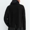 Weicher Strickpullover mit hohem Kragen Weicher Strickpullover mit hohem Kragen