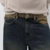 Weit geschnittene Jeans mit kontrastierendem Bund