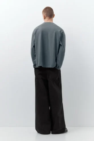 Weite Jeans mit Laserdruck