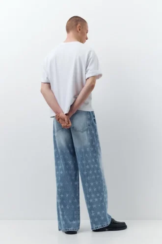 Weite Jeans mit Sternenprint