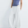 Weite Trainingshose mit verstellbarem Saum Weite Trainingshose mit verstellbarem Saum